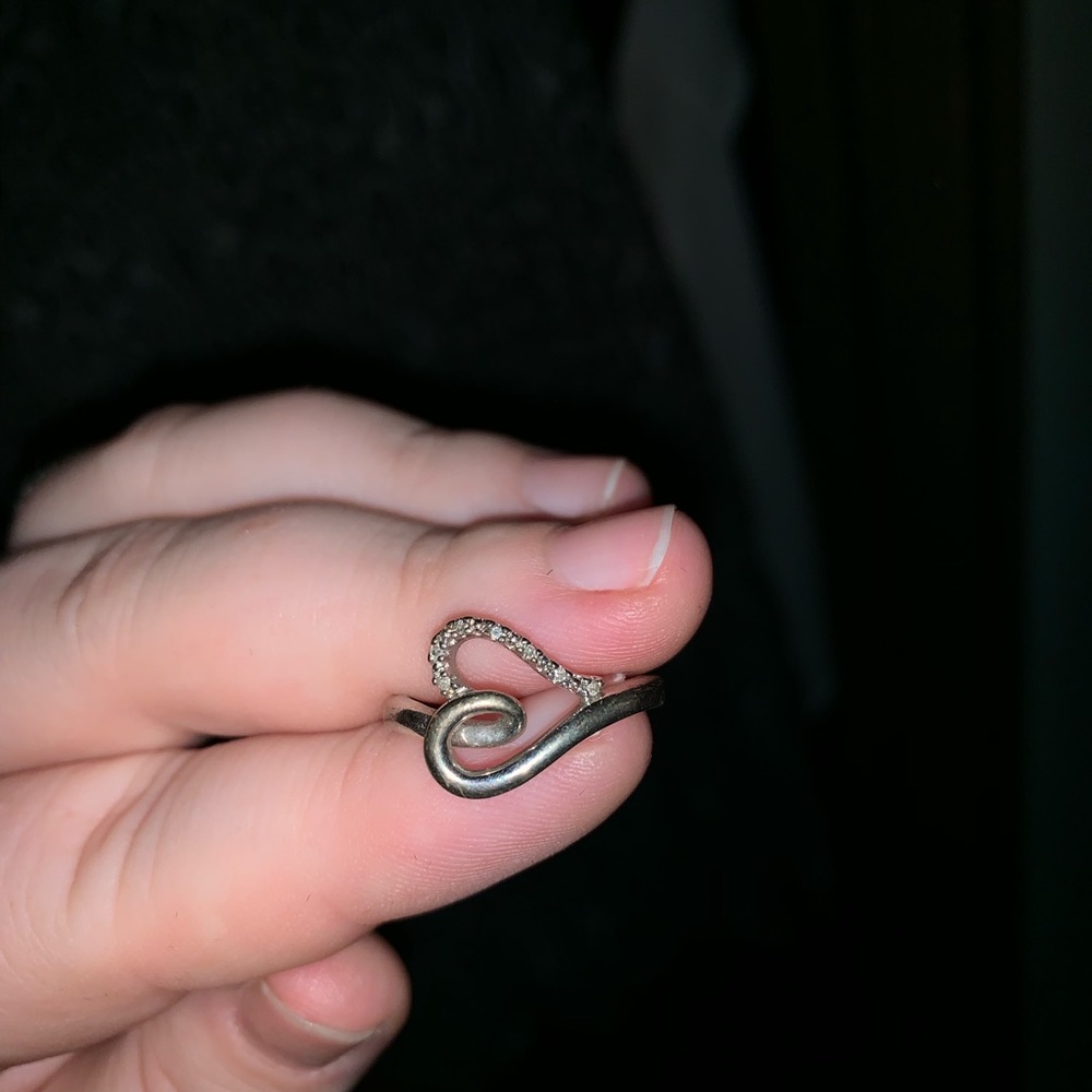 Silver heart diamond ring😍